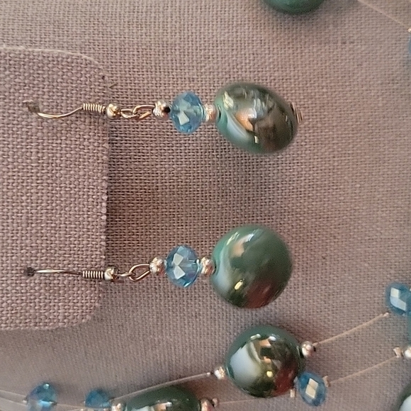 1990s Green Glass Beaded Layered Floating Illusion Station Necklace Earrings Set - Picture 2 of 8